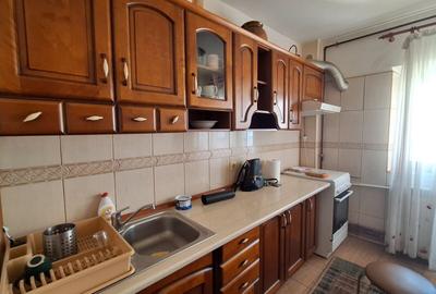 Apartament cu 3 camere decomandat, mobilat în Nerva Traian