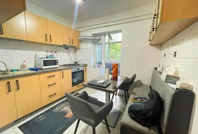 Apartament cu 3 camere decomandat, mobilat în Oancea