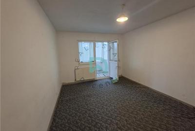 Apartament cu 4 camere semidecomandat în Centrul Civic