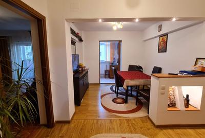 Apartament decomandat 3 camere + living de vanzare in zona Ostroveni - 2