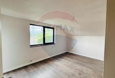 Casă / Vilă cu 4 camere de vânzare - 10