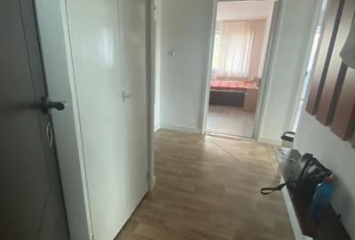 Închiriez apartament cu 3 camere în zona Complexului Studentesc - 7