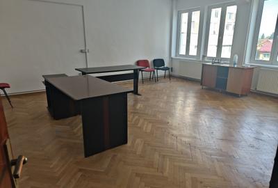 Astra zona Ciucaș Birou 35 mp etaj 1,renovat parcare utilități incluse - 2