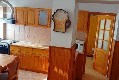 Apartament cu 2 camere decomandat, mobilat în Telecabinei
