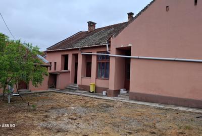 Casa de vanzare  - Ilia, str. Traian , nr. 2 - 4