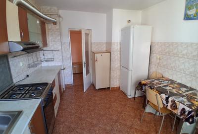 Apartament cu 3 camere decomandat în Păcurari