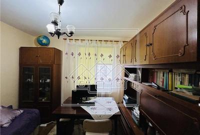 Apartament de vanzare in Sibiu - 3 camere si balcon - Zona Strand - 1