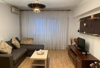 Apartament cu 3 camere decomandat, mobilat în P-ța Victoriei