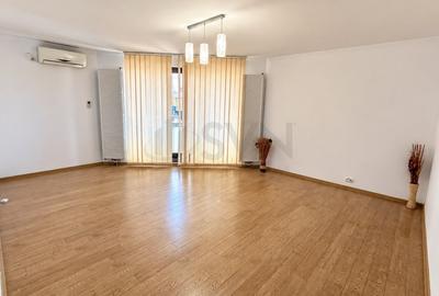 Apartament cu 3 camere decomandat în Domenii