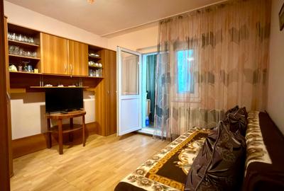 Apartament cu 4 camere semidecomandat în Lipovei