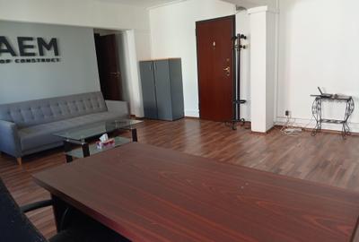 Apartament cu 4 camere decomandat în Moșilor
