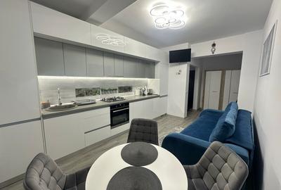Apartament cu 2 camere decomandat, mobilat în Tractorul
