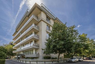Apartament cu 4 camere semidecomandat în Primăverii