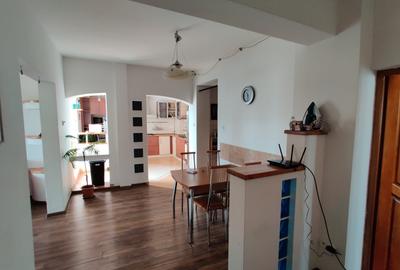 Apartament cu 4 camere decomandat, mobilat în Zorilor