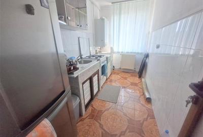 Apartament 2 camere decomandat, zona Cornisa - 3