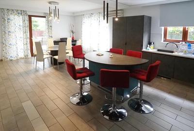 Spacious house for rent with nice yard, garden & covered parking | Pet friendly - 6
