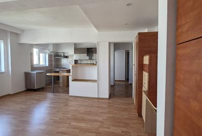 Apartament cu 3 camere decomandat în Pantelimon