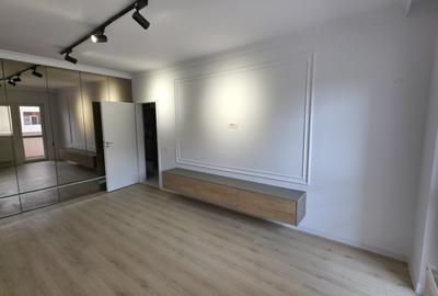 Apartament cu 2 camere decomandat în Metalurgiei
