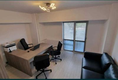 Apartament cu 4 camere decomandat în Unirii