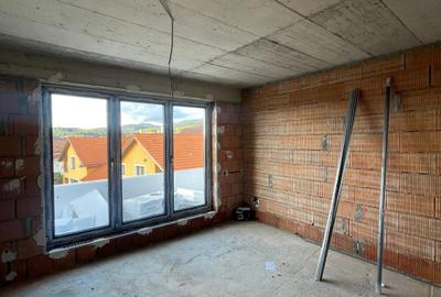 Apartament cu 2 camere semidecomandat în Independenței