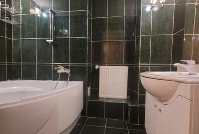 Vand apartament cu 3 camere Centrul Civic, Strada Toamnei - 13