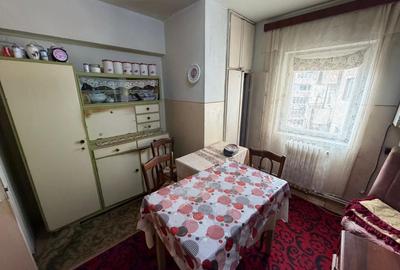 Apartament cu 4 camere decomandat în Central