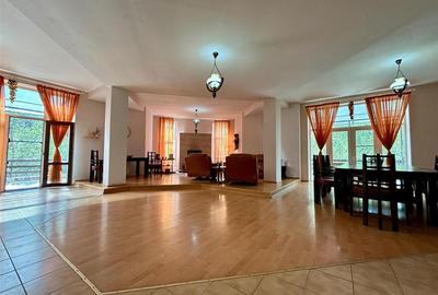 Casă individuală cu 10 camere în Malul Ursului