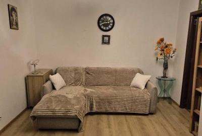 Apartament cu 3 camere semidecomandat, mobilat în Gorjului