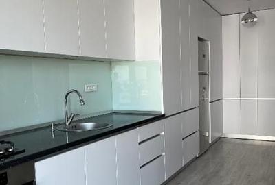 Apartament 3 camere - 63,2 mp+10 mp terase - Parcare + boxa - 10