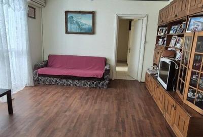 Apartament cu 3 camere semidecomandat în Baba Novac