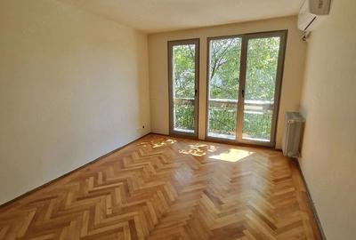 Apartament cu 3 camere semidecomandat în Titan