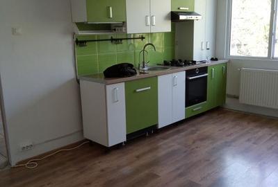 Apartament cu 3 camere decomandat, mobilat în Politehnica