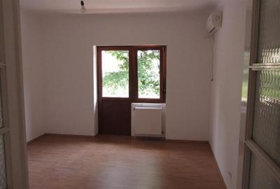 Apartament spatios la etajul 1 intr-o vila interbelica, pretabil birou - 2