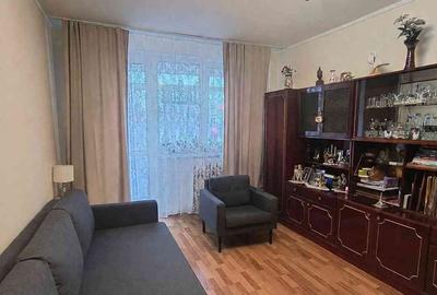 Apartament cu 3 camere decomandat în Drumul Taberei