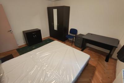 Apartament cu 3 camere decomandat, mobilat în Nerva Traian