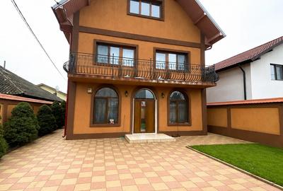 Casă cu 6 camere în Valu lui Traian