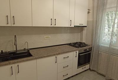 Apartament cu 3 cam cf 1 dec, mobilat si utilat, P/8 --Pecineaga sector 5 - 6