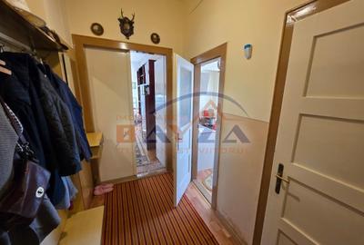 Apartament 3 camere, Centrul Vechi, Str. Teatrului, etaj 2/2, comision 0 - 3