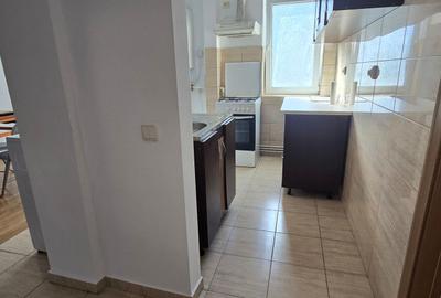 Vanzare Apartament 3 camere , etaj 1, Micro 8, Târgoviște - 2