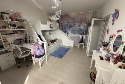 Ap 3 camere - rezultat din alipirea a 2 garsoniere - 62 mp - parter - 8
