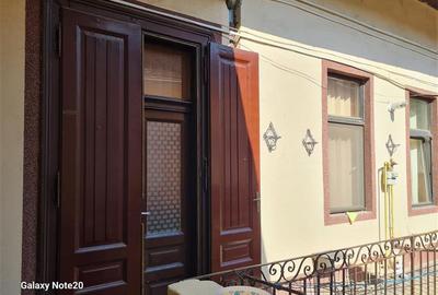 Apartament cu 2 camere semidecomandat, mobilat în Ultracentral