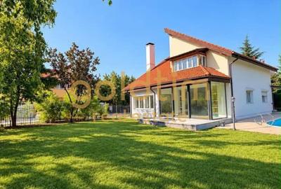 Casă individuală cu 6 camere decomandat în Pipera