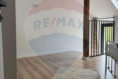 Inchiriez apartament la casa cu curte proprie - Zona Paris - 5