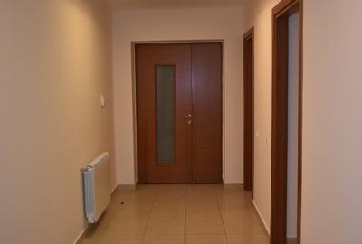 Apartament cu 5 camere decomandat în Victoriei