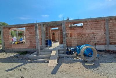 Casă individuală cu 5 camere în Corunca