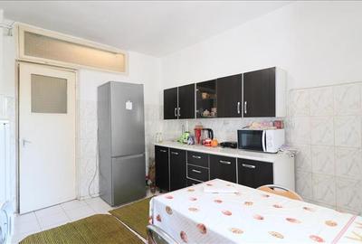 Apartament de 3 camere decomandat, etaj 3, 2 bai - Pacurari - 8