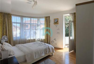 Apartament cu 4 camere decomandat în Centrul Istoric