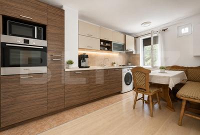 Apartament cu 3 camere semidecomandat, mobilat în Craiter