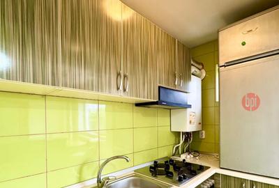 SE INCHIRIAZA micro-apartament tineresc, 2 camere, etaj 4 (cu sarpanta), situat - 9