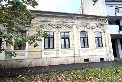 Apartament cu 3 camere semidecomandat în Ultracentral